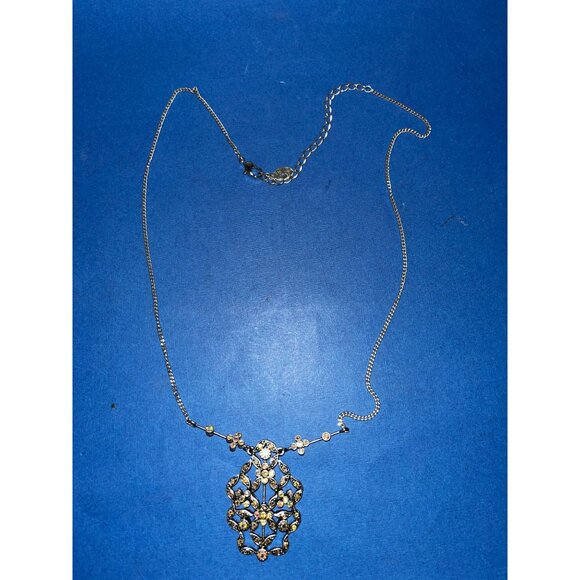 Lauren Conrad Chain Necklace w silver tone Pendant and faux diamonds - Picture 2 of 9